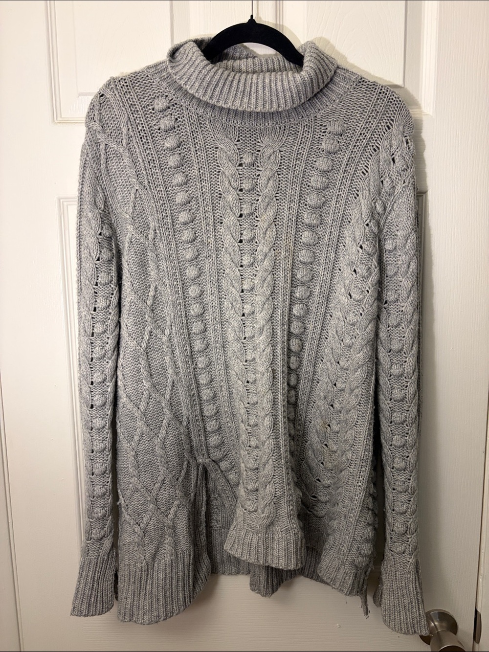 100% Cashmere Light Gray Cable Knit Turtleneck Sweater
